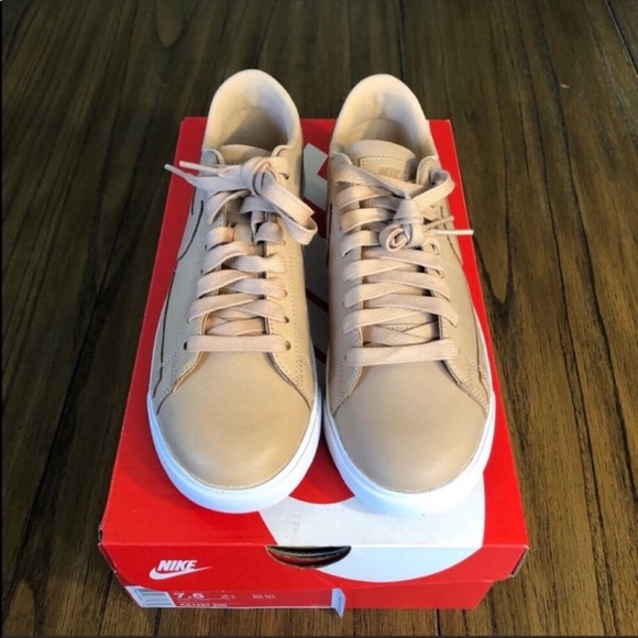 FLASH SALE! Nike women’s blazer low casual sneaker - Picture 5 of 8